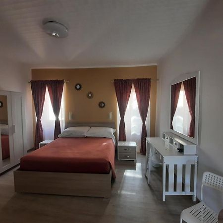 Viccinella House Apartamento Capranica Exterior foto